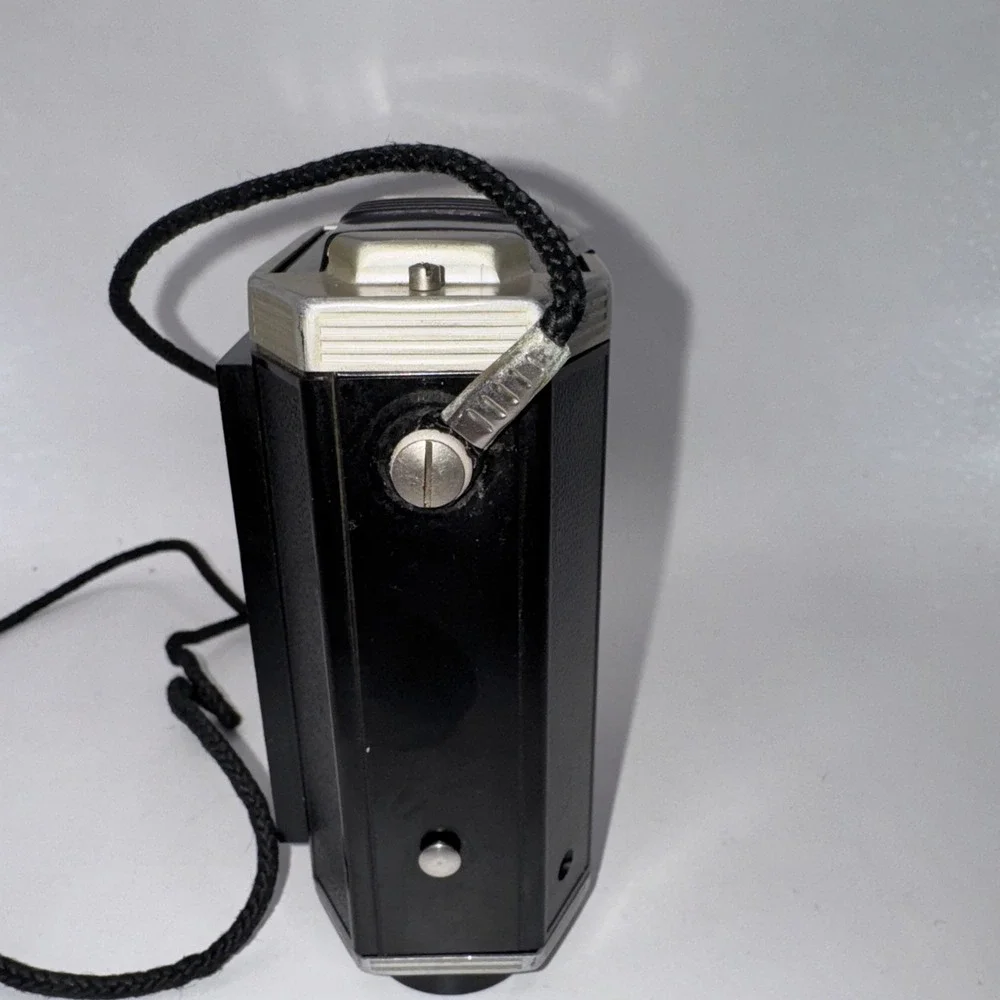 Vintage Kodak Brownie Reflex 20 Camera Film UNTESTED With Strap